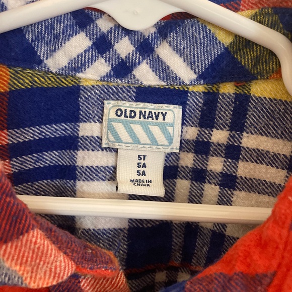 Long sleeved button down flannel shirt (5T) - Picture 3 of 3